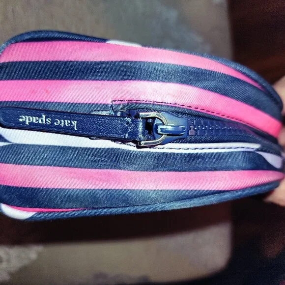 Kate Spade Striped Lip Print Nylon Dome Cosmetic Case. Like New - Picture 5 of 6